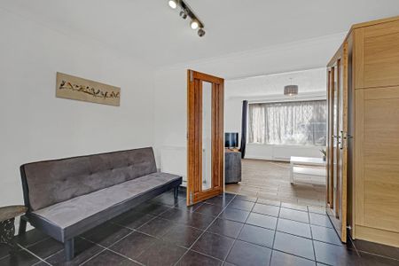 5 bedroom detached house to rent - Photo 2