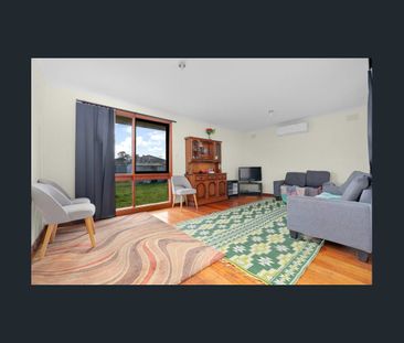 Conveniently Located Family Home Opposite Werribee Secondary College! - Photo 1