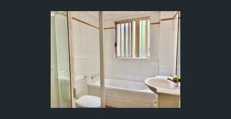 SPACIOUS UNIT ! - Photo 5