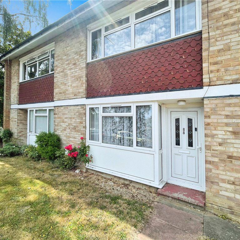 Beechtree Avenue, Englefield Green, Egham, Surrey, TW20 0SR - Photo 1