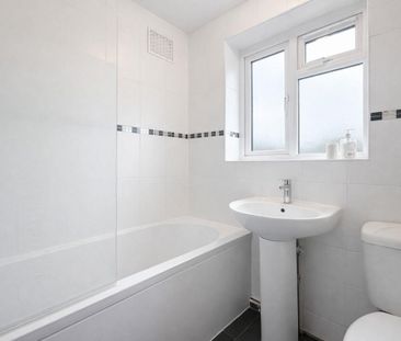 3 bedroom House To Let Total Size: 1012 SQ FT - Photo 6