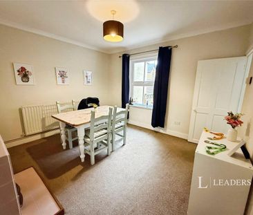 3 bedroom terraced house to rent - Photo 5