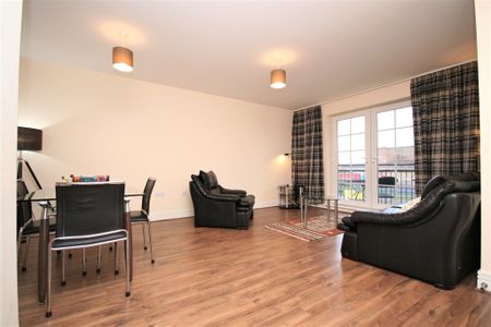 Knightswood Rd, Modern 2 Bedroom Furnished Apartment – Available 13/03/2026 - Photo 3