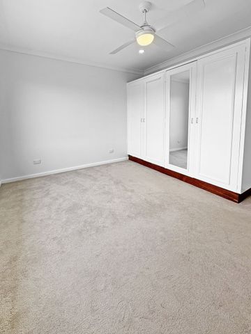 Renovated 3-Bedroom Home with Double Garage & Multiple Living Areas - Photo 5