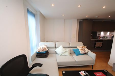 1 bedroom Apartment to let - Photo 2