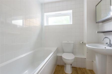 3 bedroom apartment to rent - Photo 4