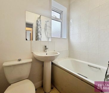 2 bedroom end of terrace house to rent - Photo 6