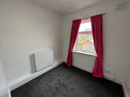 4 bedroom semi-detached house to rent - Photo 5