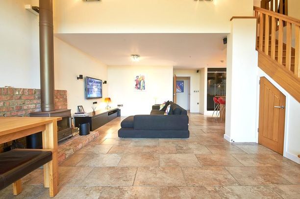 3 bedroom barn conversion to rent - Photo 1