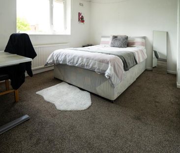 4 bedroom terraced house to rent - Photo 4