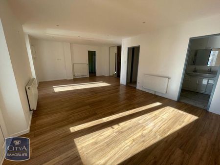Location Appartement 4 pièces 121m² LE CHAMBON FEUGEROLLES 42500 - Photo 2