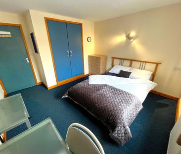 1 bedroom in a house share to rent - Photo 4