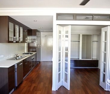 RENOVATED SEMI-FURNISHED UNIT IN THE VALLEY - Photo 5