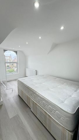 3 bedroom flat to rent - Photo 2