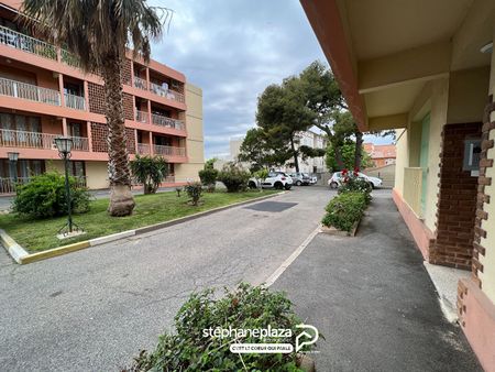 Appartement 2 pièces 48m2 MARSEILLE 16EME 740 euros - Photo 2