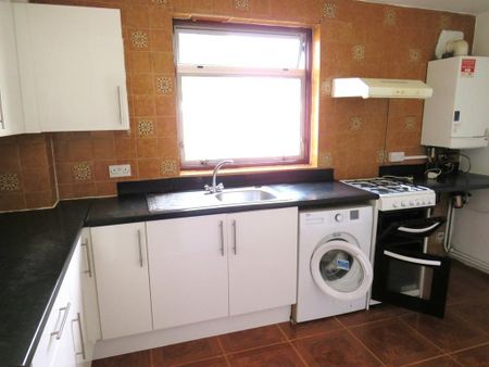 2 bedroom flat to rent - Photo 5