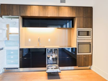 For Lease - 10 York Street Unit# 3205, Toronto, Ontario - Photo 4
