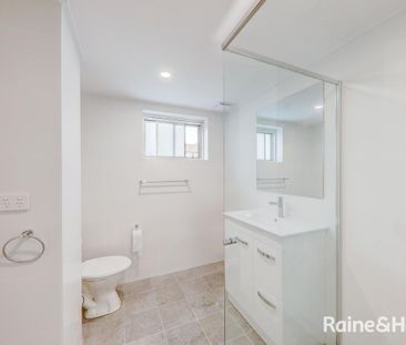 Modern and Stylish Two Bedroom - Photo 5