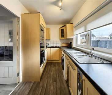 2 bedroom terraced house to rent - Photo 4