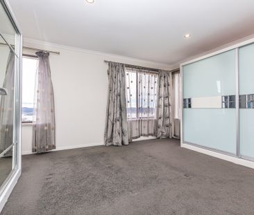 3 Bedroom Family Home with Stunning Views - Photo 4