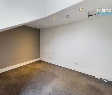 Second floor loft style apartment located in Seven Dials with Brighton mainline train station close by. Offered to let un-furnished. Available 25th July 2024. - Photo 2