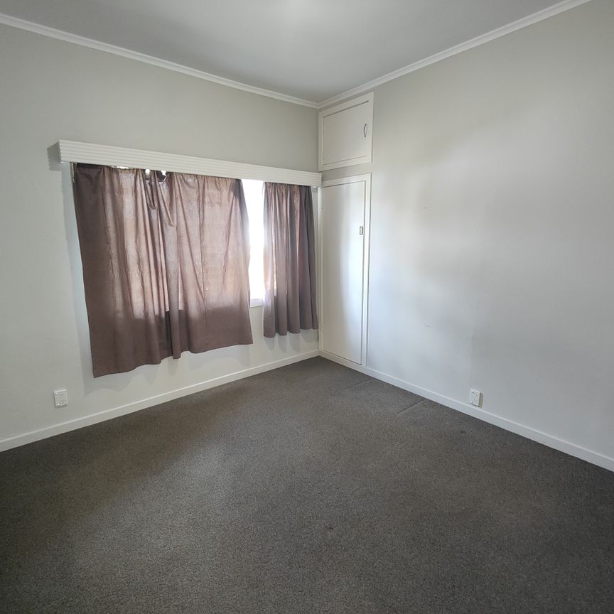 Three Bedroom Family Home - Photo 1