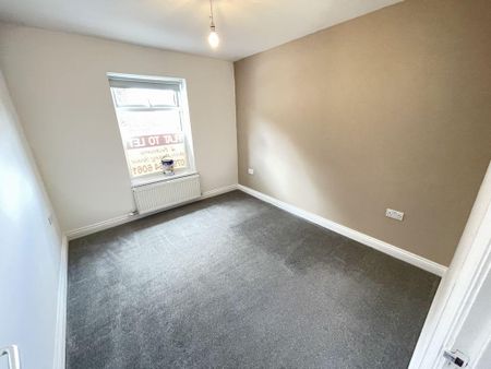 3 bedroom flat to rent - Photo 2