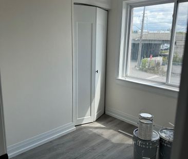 For Lease - 874 Clyde Avenue Unit# 1, McKellar Heights - Glabar Par... - Photo 2