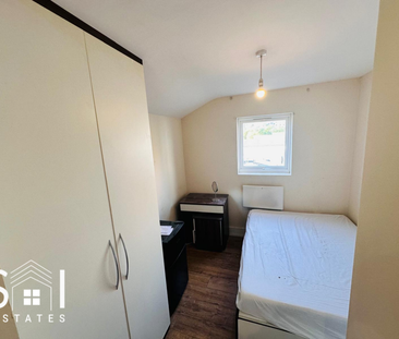 3 bedroom flat to rent - Photo 6