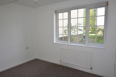 2 bedroom Apartment - GUESSENS COURT, WELWYN GARDEN CITY. - Photo 3