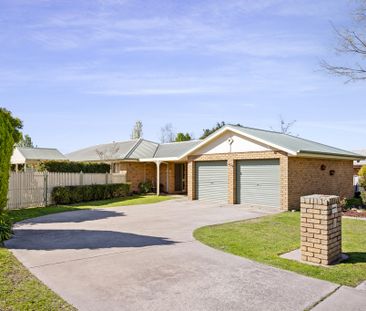 Spacious Family Home - Photo 3