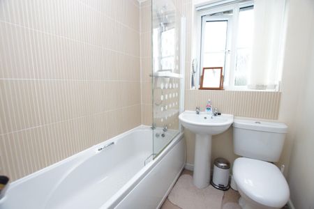 Wentworth Crescent - Photo 2