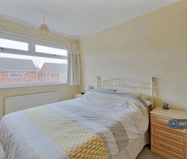 3 bedroom semi-detached house to rent - Photo 6