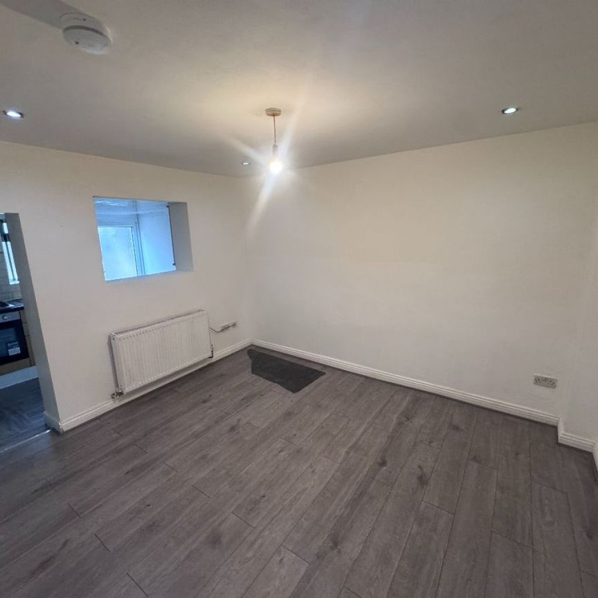 9 West View Terrace, PRESTON PR1 8UA - Photo 1