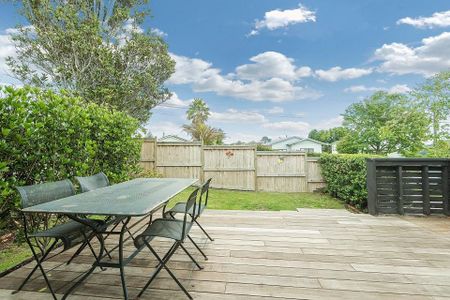 2BR House - Photo 3