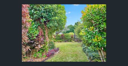 Spacious Family Home with Outdoor Retreat - Photo 2