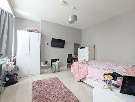 Gould Road, Bedfont, TW14 - Photo 5