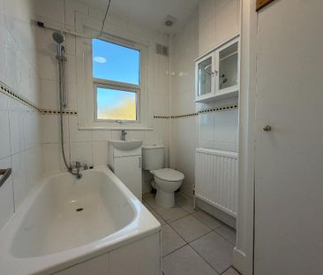 4 bedroom terraced house to rent - Photo 4