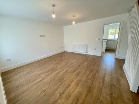 3 bedroom semi-detached house to rent - Photo 4