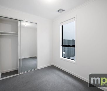 Three Bedroom Townhouse in Lightsview! - Photo 4