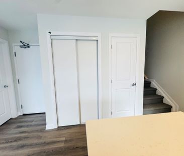 For Lease - 401 Glenroy Gilbert Drive Unit# 26, Barrhaven, Ontario - Photo 4