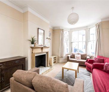 Excellent four double bedroom terraced house ideal for professional sharers and moments from Northcote Road and Clapham Junction. - Photo 4