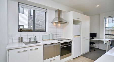 Stylish Living on the Edge! - Photo 2