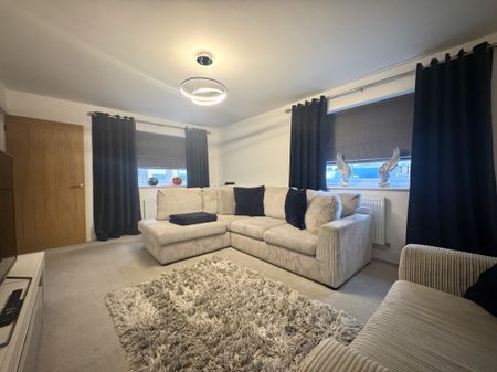 Valley Meadow, Bradford, Denholme - Photo 2