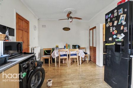 3 bedroom semi-detached house to rent - Photo 4