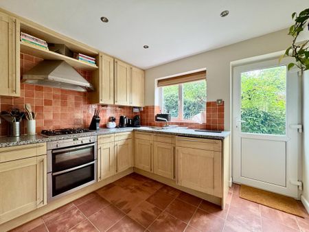4 bedroom link detached house to rent - Photo 5