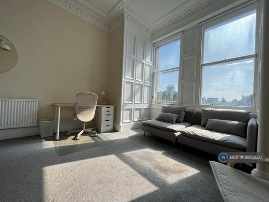5 bedroom flat to rent - Photo 1