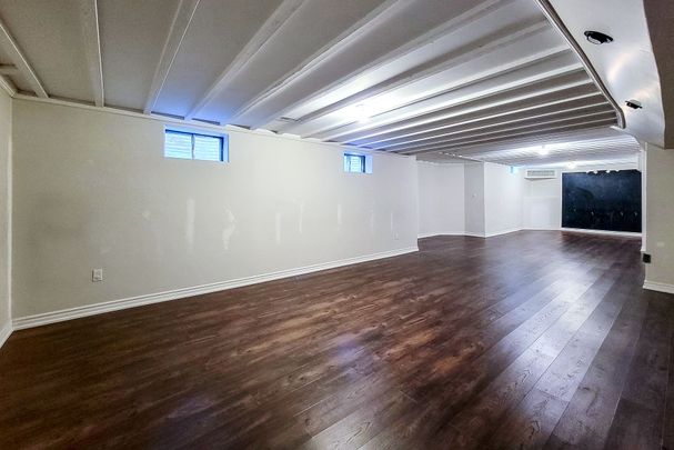 For Lease - 2427 Erin Centre Boulevard, Mississauga, Ontario - Photo 1