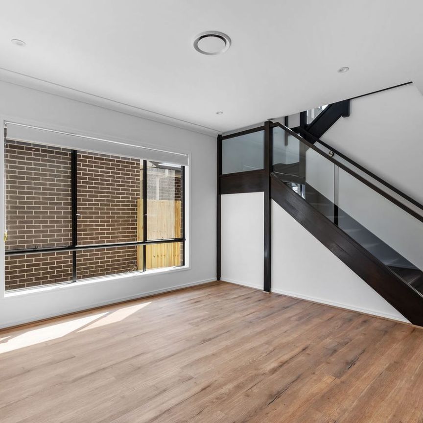 Stylish 4-Bedroom Rental in Ripley: Modern Design Meets Cozy Comfort - Photo 1