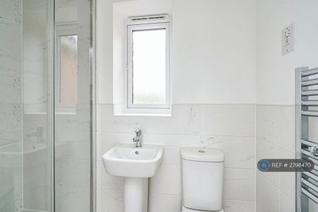 4 bedroom detached house to rent - Photo 5